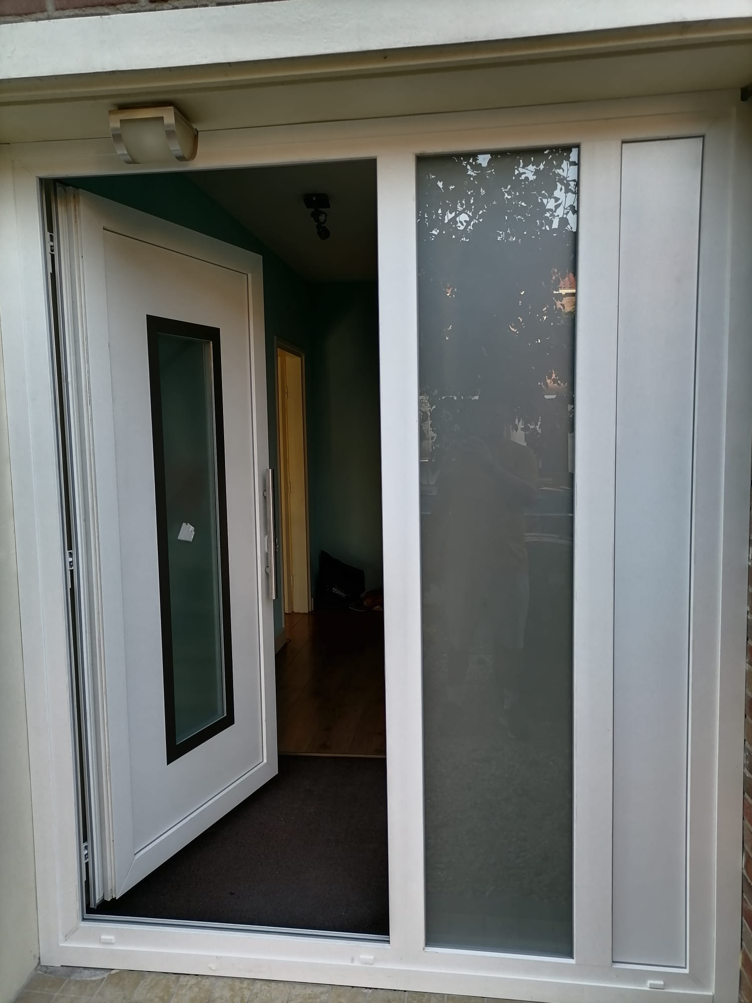 Moderne voordeur installatie